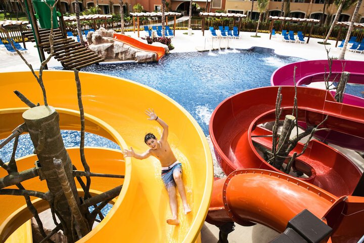 Hotel Pool