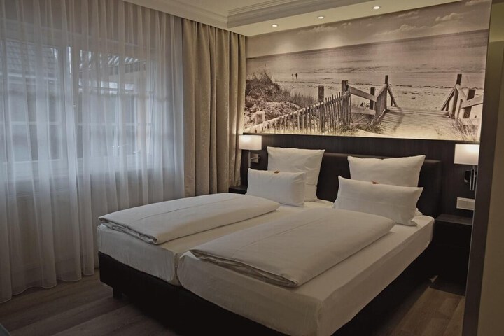 Room 5 of 32