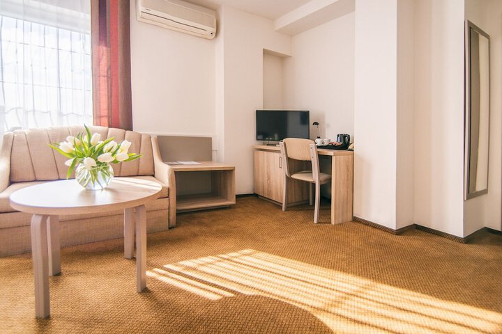 Room 6 of 39