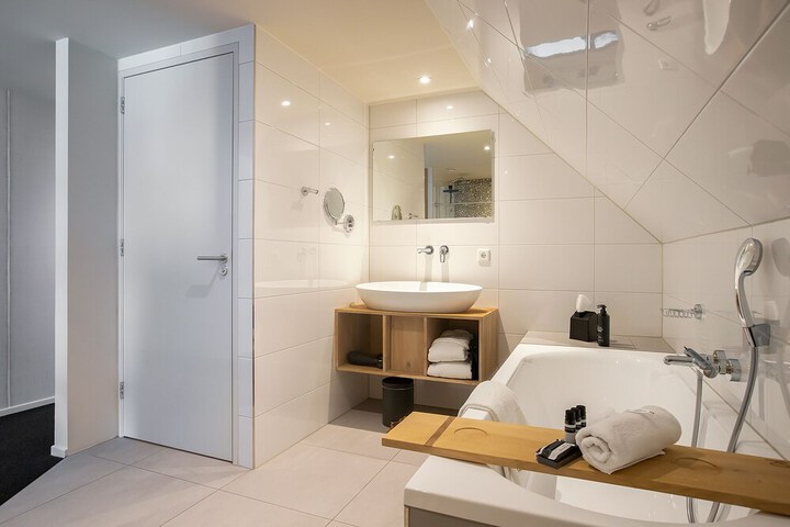 Room 44 of 92