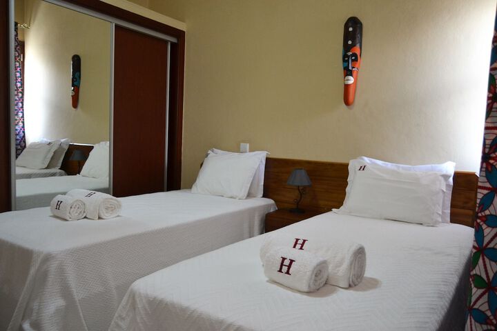 Room 6 of 28