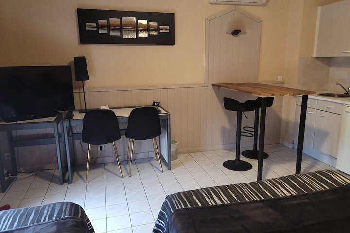 Room 51 of 143
