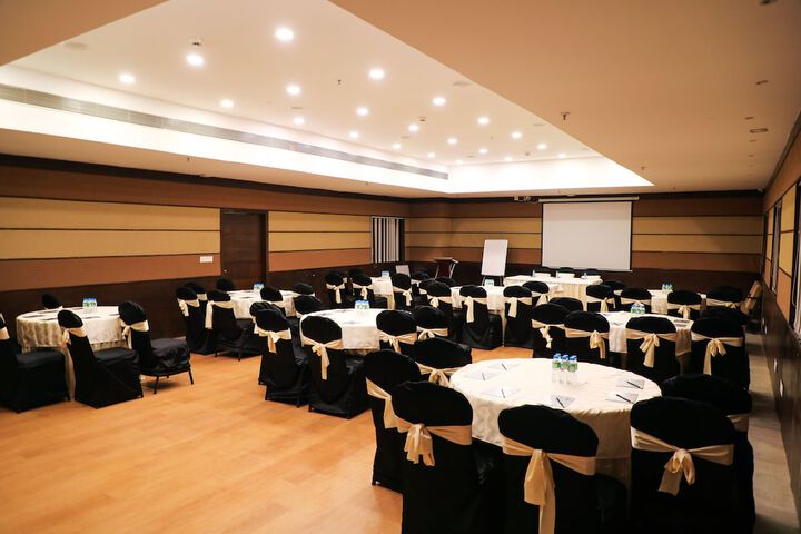 Ballroom/Hall 29 of 35