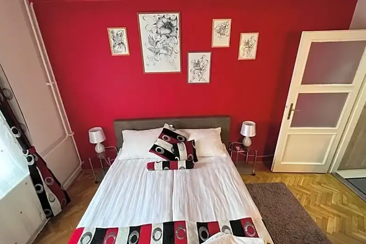 Room 4 of 19
