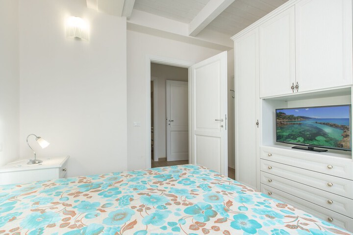 Room 2 of 11