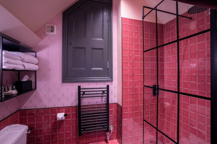 Room 28 of 40