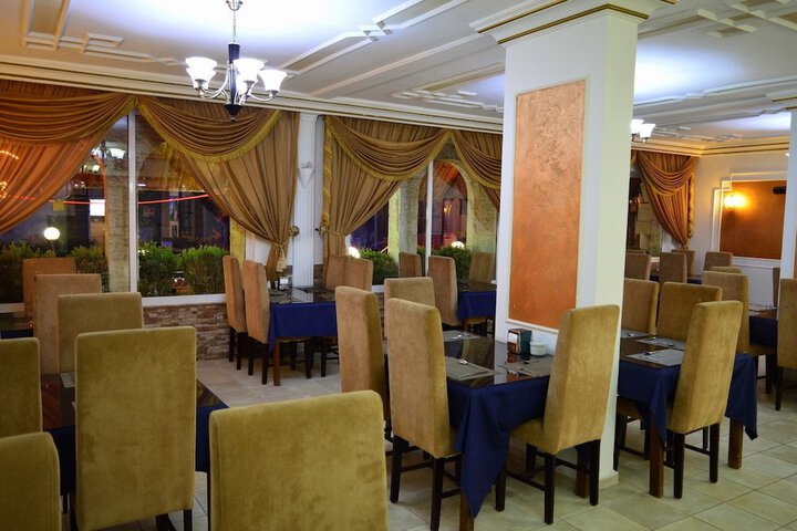 Dining 26 of 31