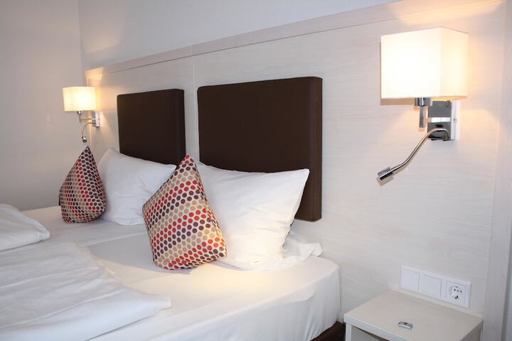 Room 8 of 30