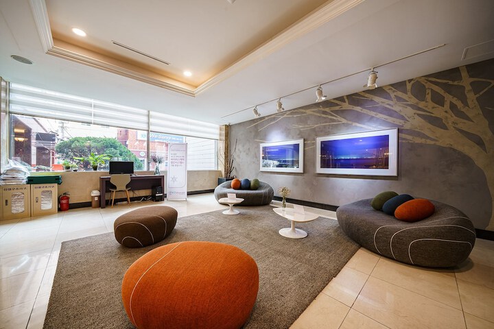 Guest Lobby