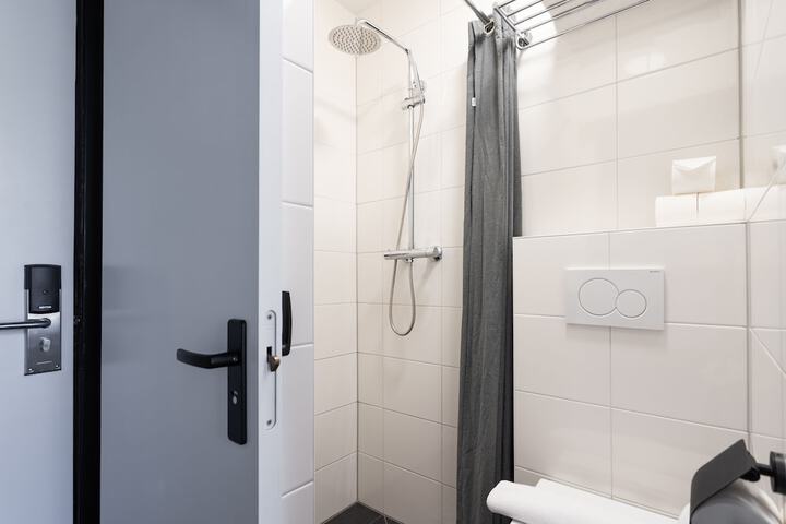 Room 35 of 44