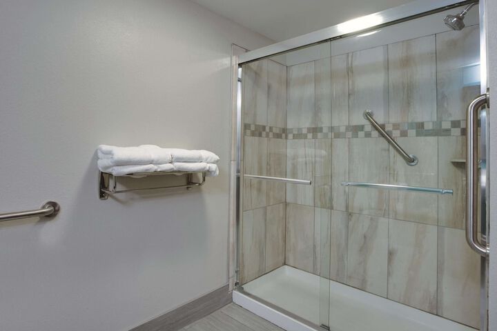 1 King Bed (6 of 10)