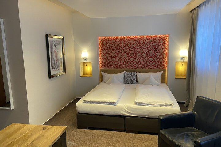 Room 12 of 70