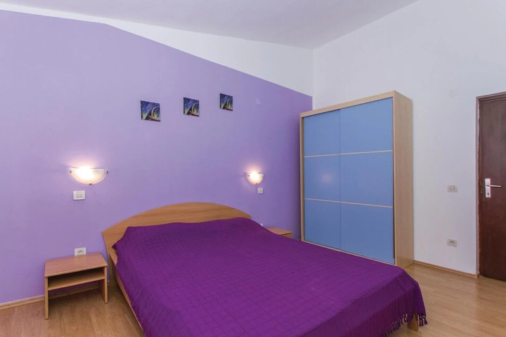 Room 4 of 15