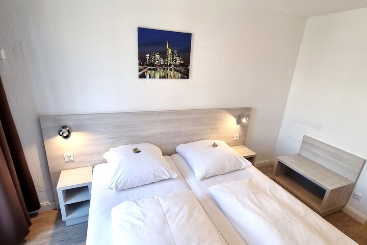 Room 13 of 65