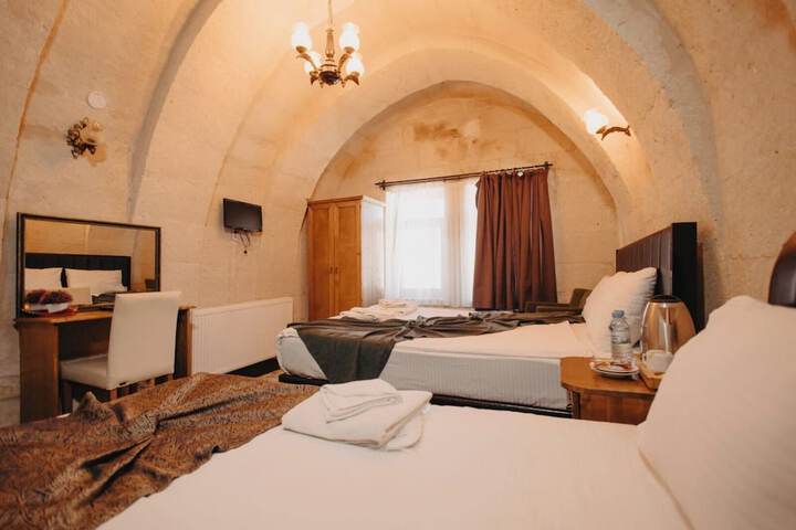 Room 9 of 28