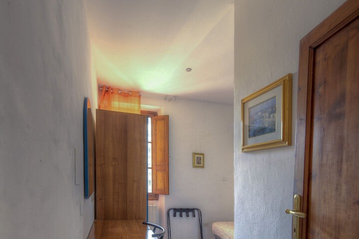 Room 17 of 48