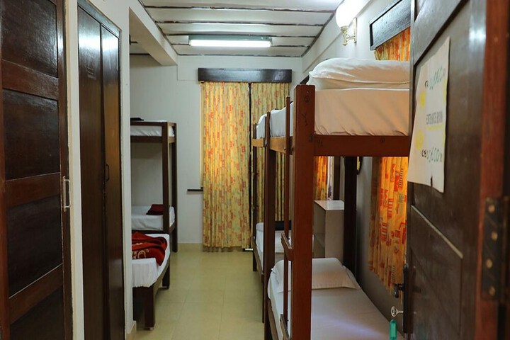 Room 27 of 43