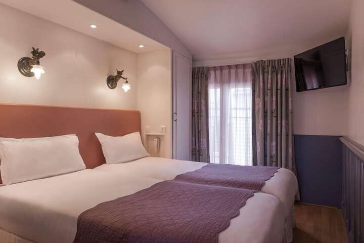Room 9 of 22
