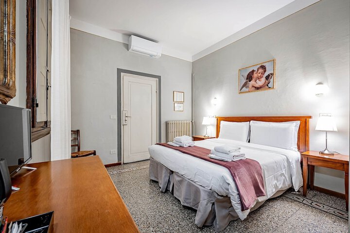 Room 26 of 65