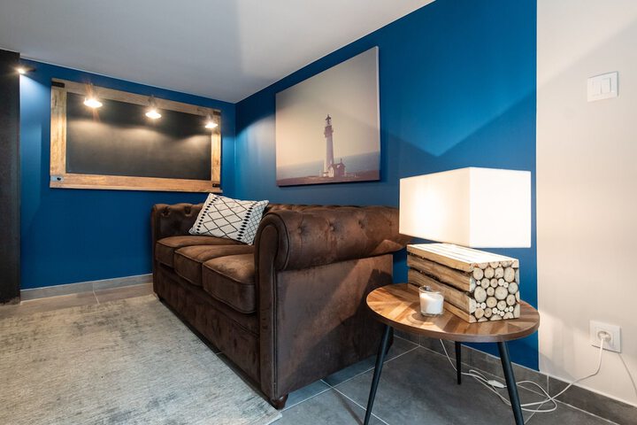 Room 2 of 23
