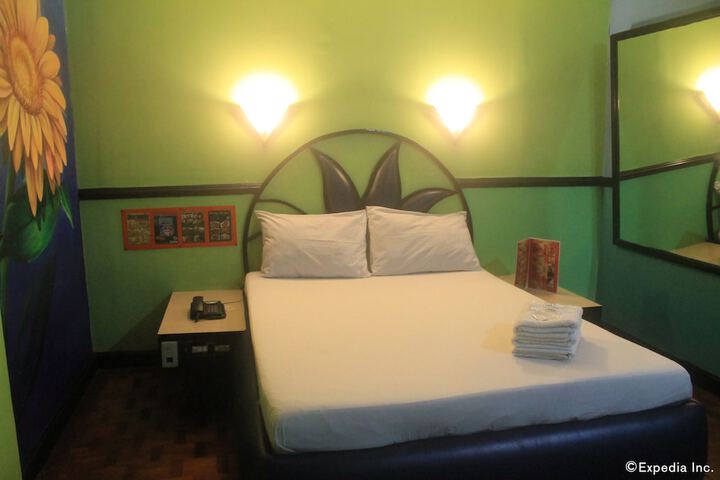 Room 4 of 28