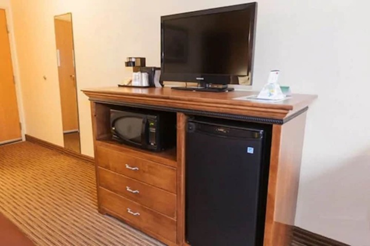 Room 4 of 38