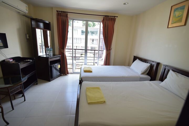 Room 15 of 28