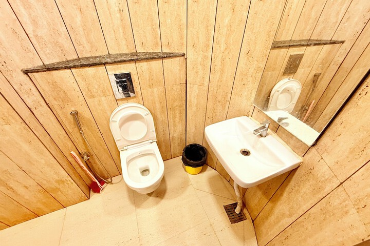 Room 17 of 25