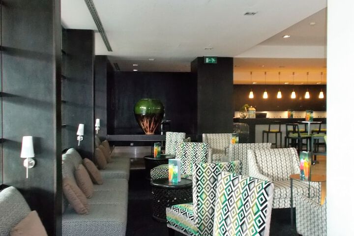Lounge 91 of 126