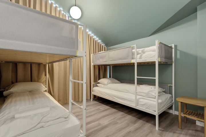 Room 34 of 87