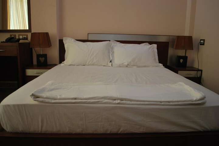 Room 17 of 33