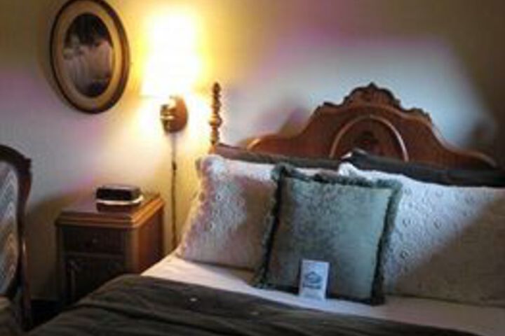 Room 13 of 38