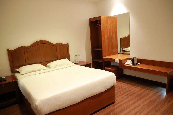 Room 4 of 12