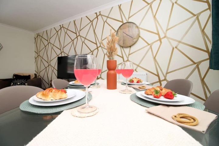 Dining 16 of 16