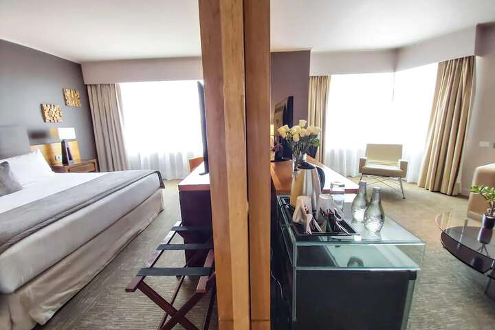 Room 11 of 38