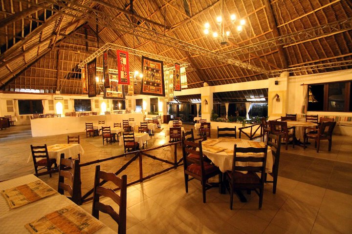 Dining 36 of 58