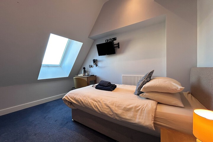 Room 12 of 40