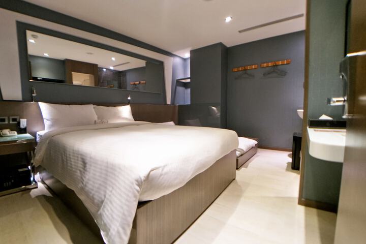 Room 21 of 36