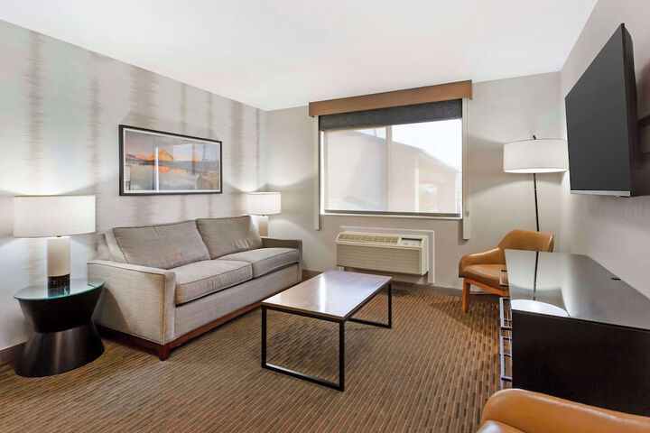 Room 16 of 37