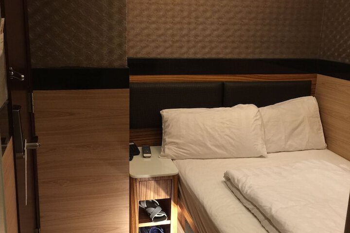 Room 5 of 106