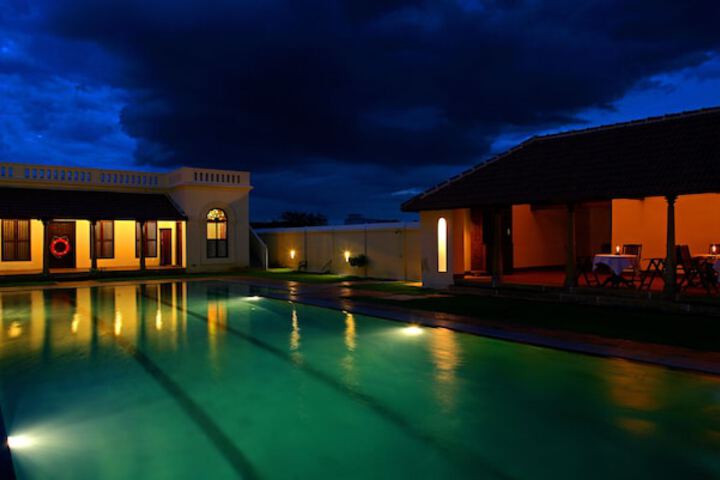 Hotel Pool