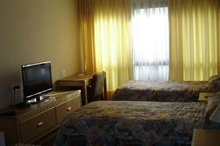 Room 4 of 33