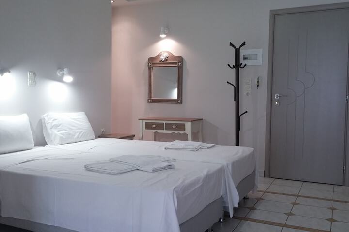 Room 13 of 83