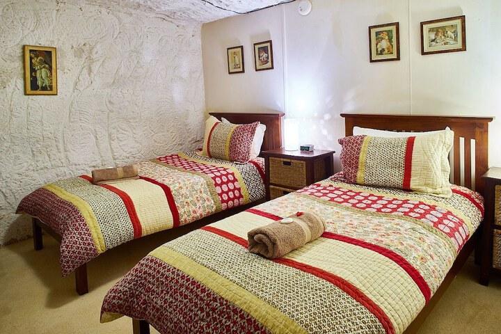 Room 6 of 34