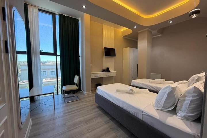 Room 21 of 37