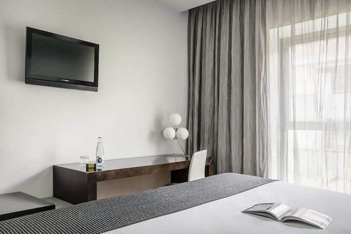 Room 2 of 38