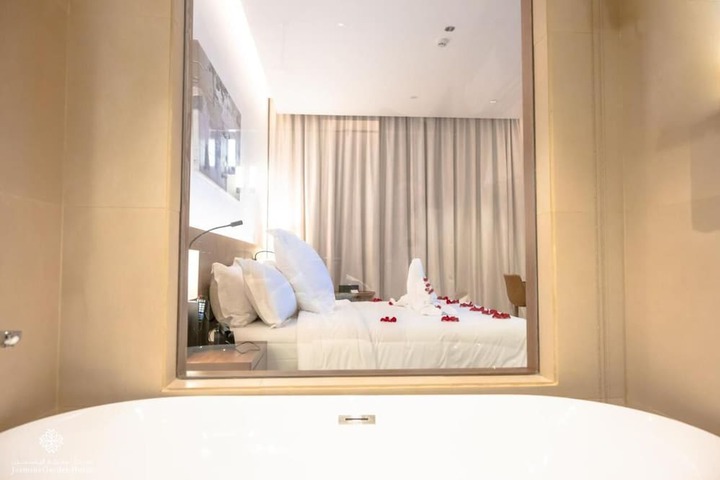 Room 16 of 40
