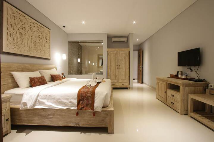 Room 12 of 28