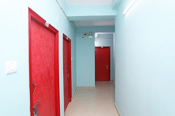 OYO FLAGSHIP 24174 STAR HOSPITALITY