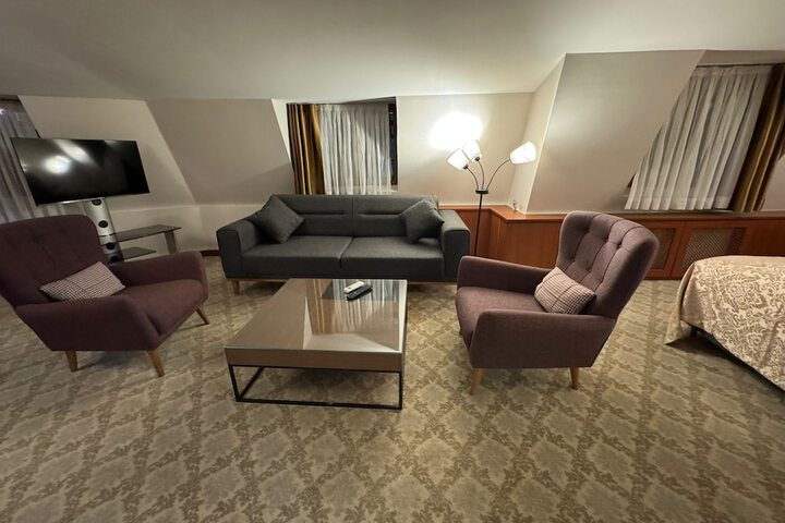 Room 47 of 94